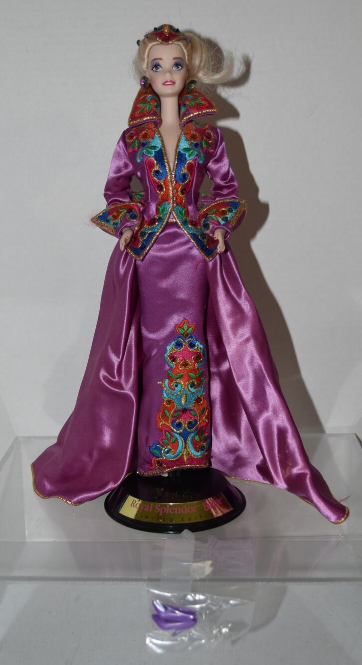 1993 Mattel Royal Splendor Porcelain Barbie Doll #10950 Loose Complete + Stand